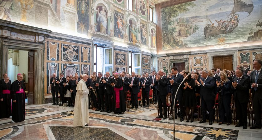 Il pontefice: il futuro del pianeta nelle mani di Dio, ma gli uomini hanno le loro responsabilità