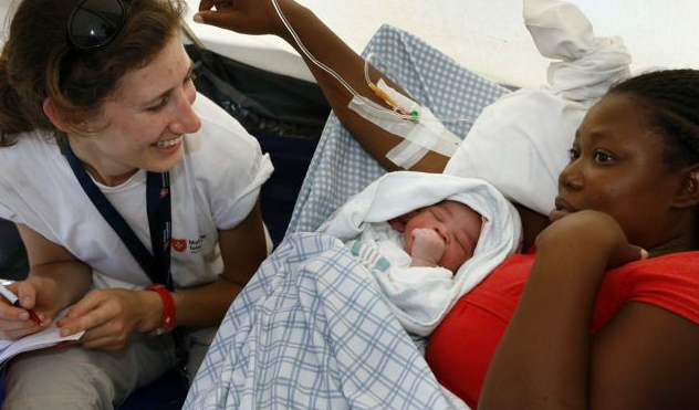 Haití: una joven madre da las gracias a la Orden de Malta