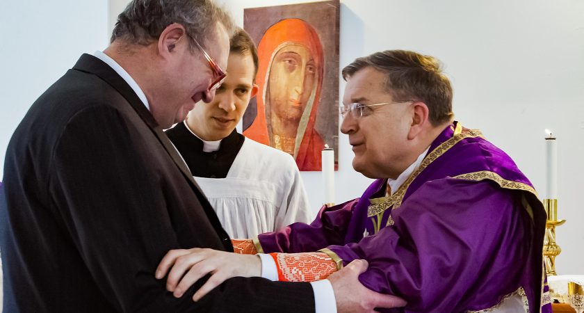 Il nuovo Cardinale Patrono celebra la prima messa per l’Ordine di Malta all’ospedale San Giovanni a Roma