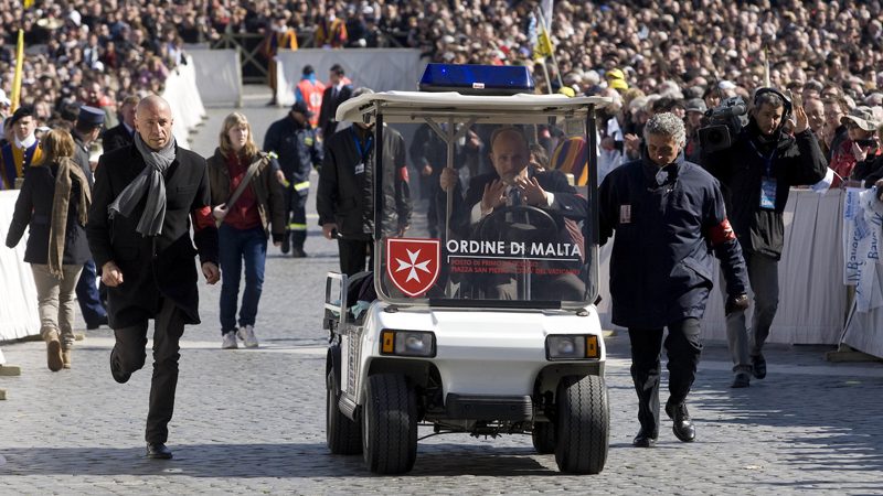 En la Plaza de San Pedro se triplican los esfuerzos del Puesto de primeros auxilios de la Orden de Malta
