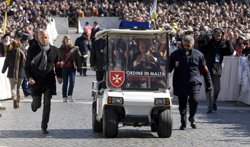 Le poste de premiers secours à plein régime pour la rencontre entre les jeunes et le pape François