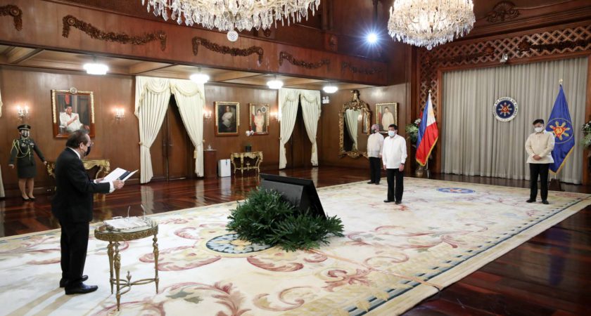 The Ambassador of the Sovereign Order of Malta to the Philippines presents his letters of credence