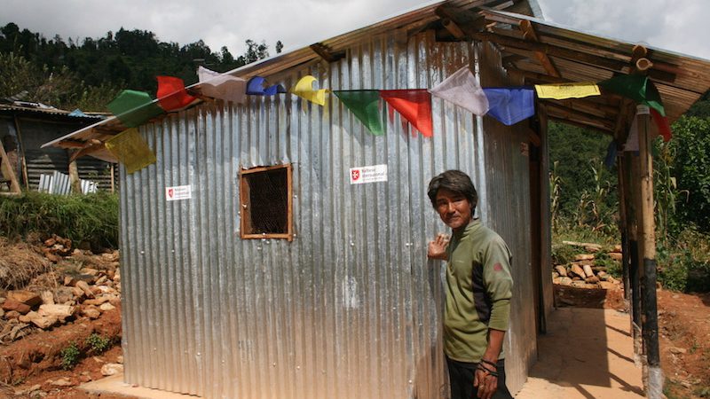 Six mois après le tremblement de terre du Népal : l’instabilité et l’hiver approchant aggravent la situation