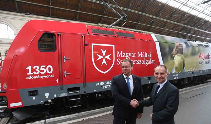 Le ferrovie ungheresi dedicano una locomotiva alle attività dell’Ordine di Malta