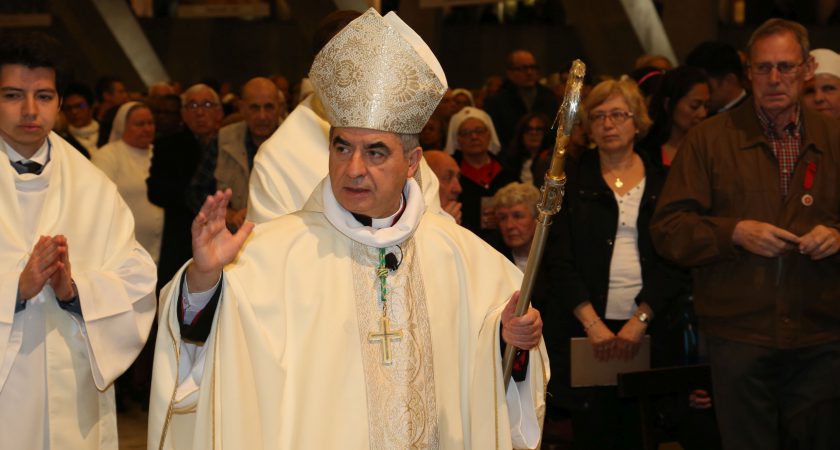 Monseigneur Angelo Becciu créé cardinal : félicitations du Grand Maître