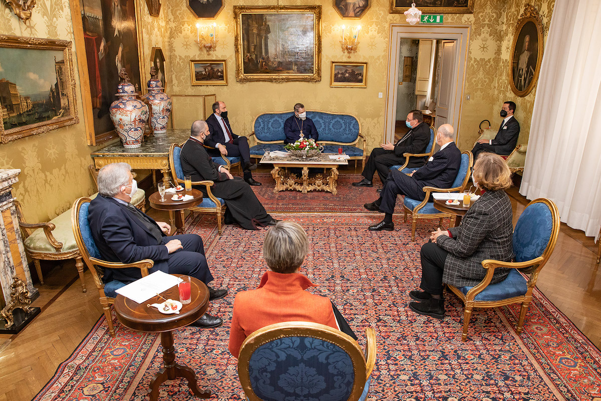 Le métropolite de l’Eglise orthodoxe bulgare de l’Europe centrale et Occidentale reçu aujourd’hui au Palais Magistral