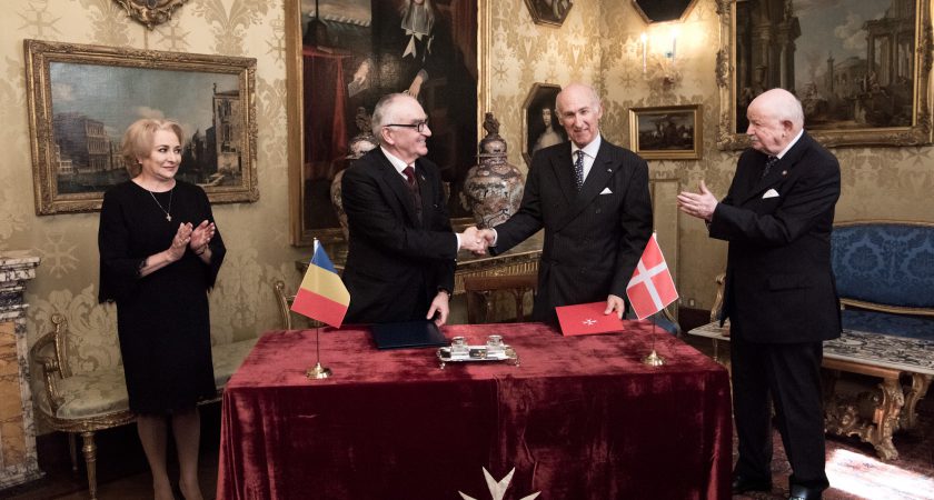Der Großmeister empfängt die rumänische Premierministerin