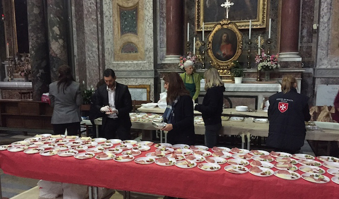 Nella Chiesa di San Rocco a Roma il tradizionale pranzo di Natale per i senzatetto