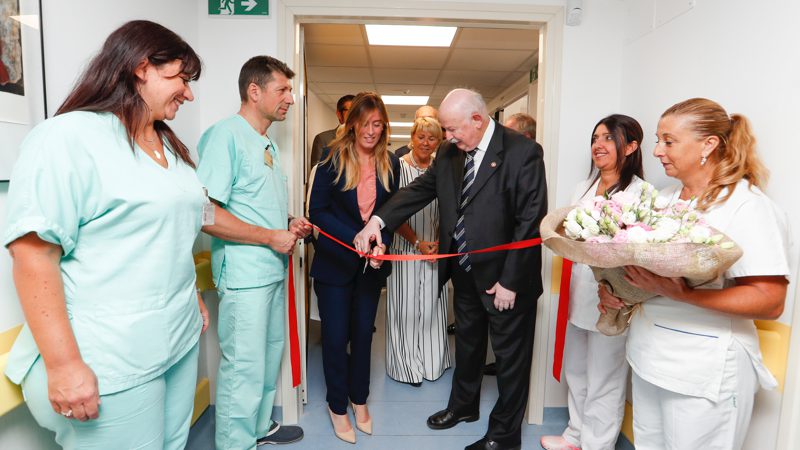 Frey Giacomo Dalla Torre inaugura en Roma la nueva sección de consultas externas del Hospital de San Juan Bautista