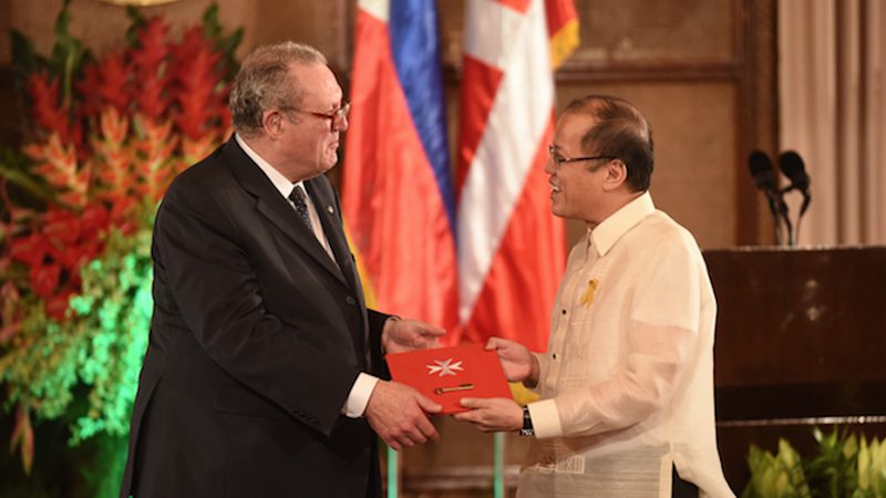 L’Ordre de Malte livre 700 maisons aux survivants du typhon Yolanda aux Philippines. Le Grand Maître reçu par le Président Aquino.
