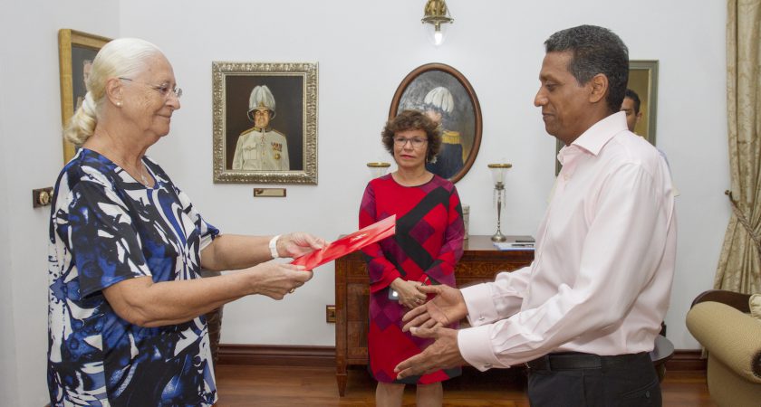 The new Ambassador of the Order of Malta presents her letters of credence to the President of the Republic of Seychelles