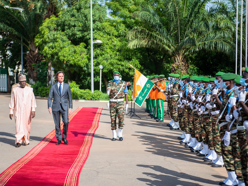 The Ambassador of the Sovereign Order of Malta to the Republic of Niger presents his letters of credence