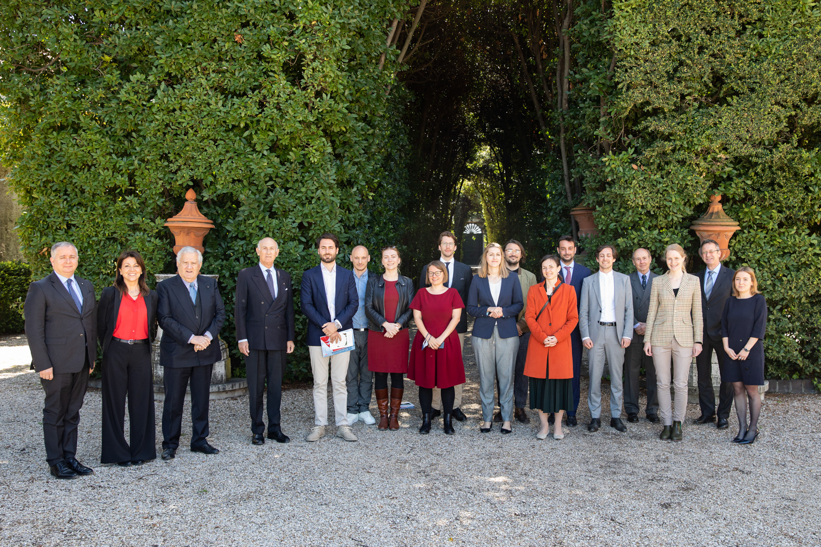 Junge deutsche Diplomaten besuchen die Magistralvilla des Malteserordens