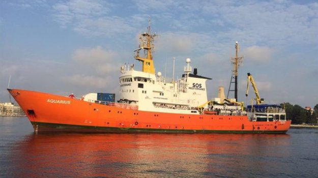 Un equipo médico de la Orden de Malta ha embarcado en el Dattilo para auxiliar a los migrantes del Aquarius