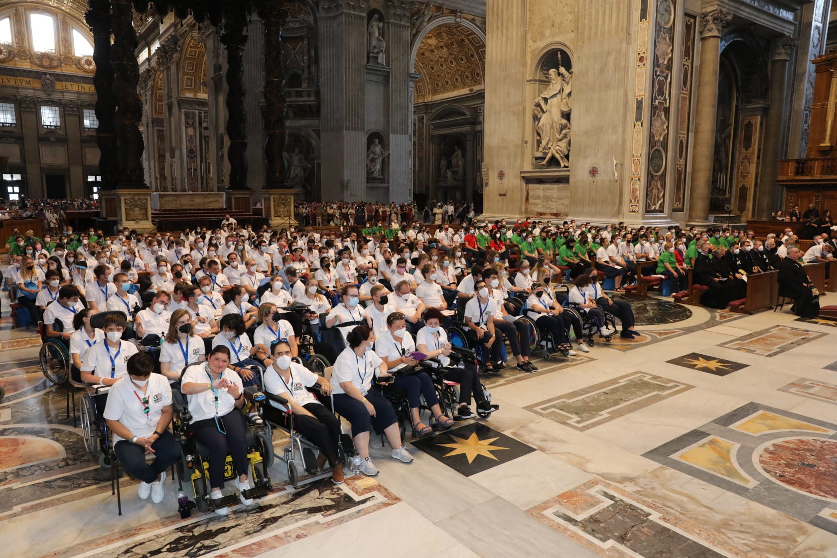 Heilige Messe im Petersdom für die Jungen und Mädchen des Internationalen Sommercamps