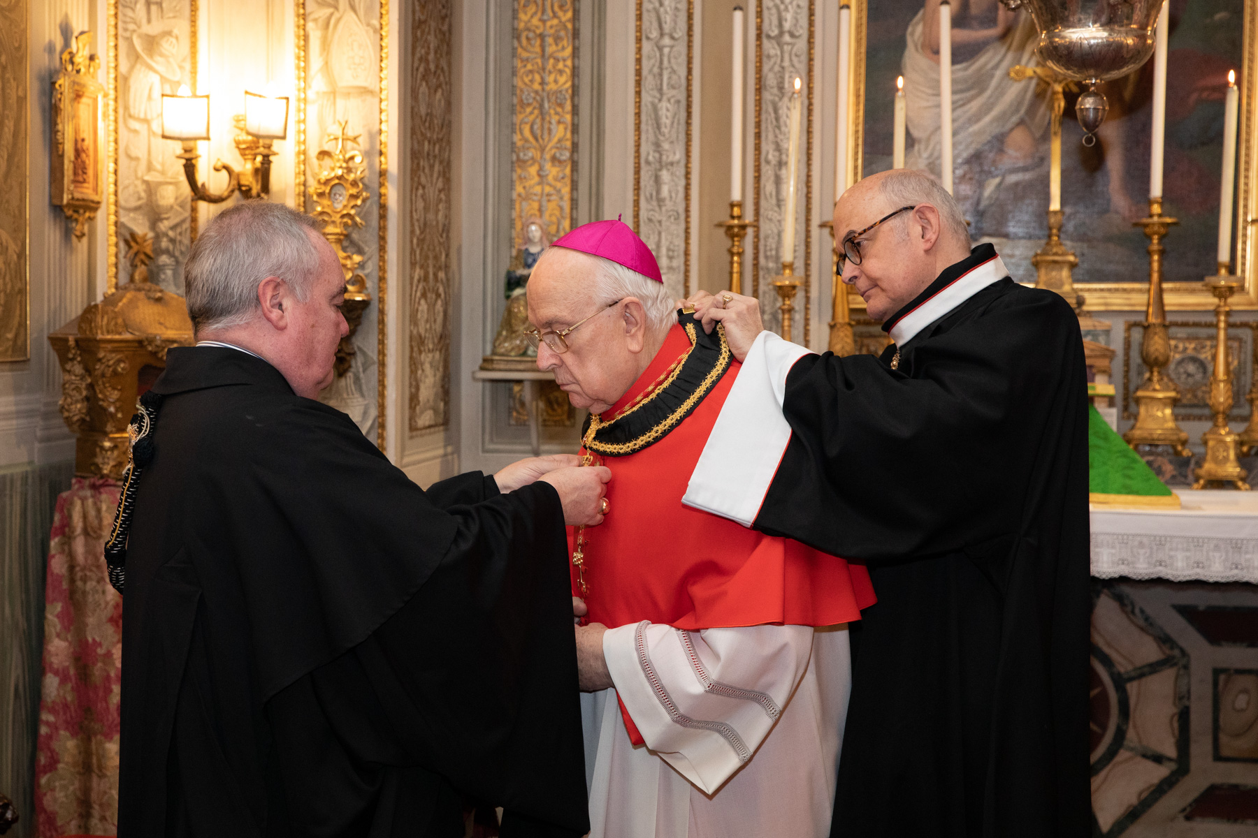 Le cardinal Fernando Vérgez Alzaga Bailli Grand-Croix d’honneur et de dévotion de l’Ordre de Malte